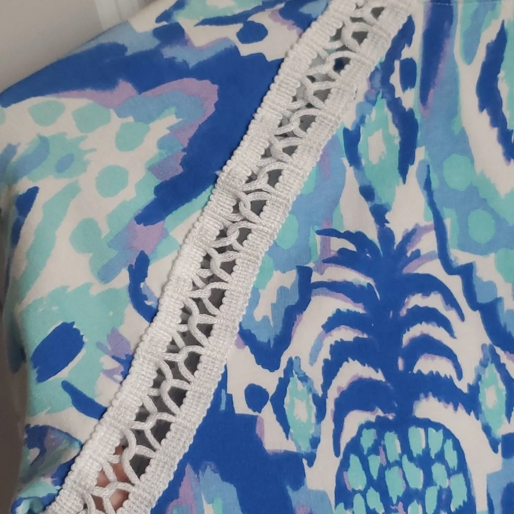Lilly Pulitzer Pineapple Print Top in Women's  EUC - Picture 4 of 6